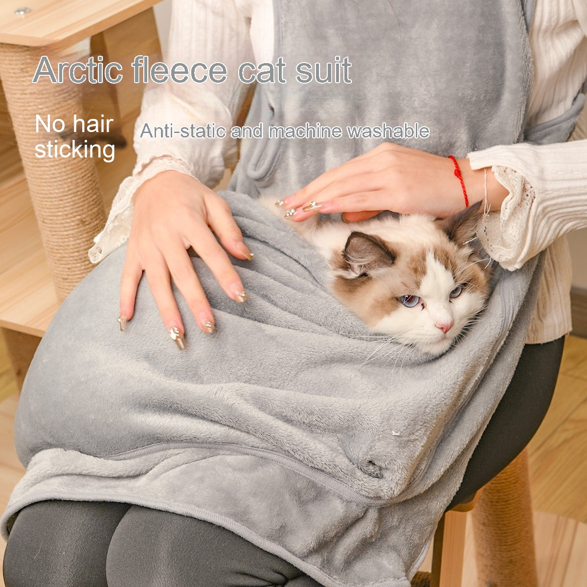 Cat carrier apron with sleeping pocket