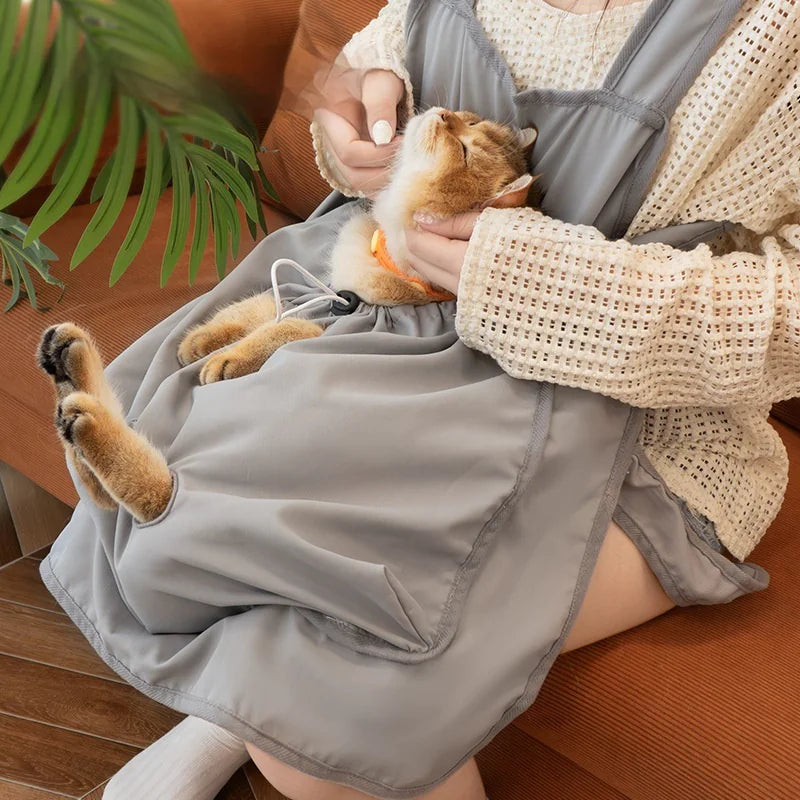 Cat carrier apron with sleeping pocket